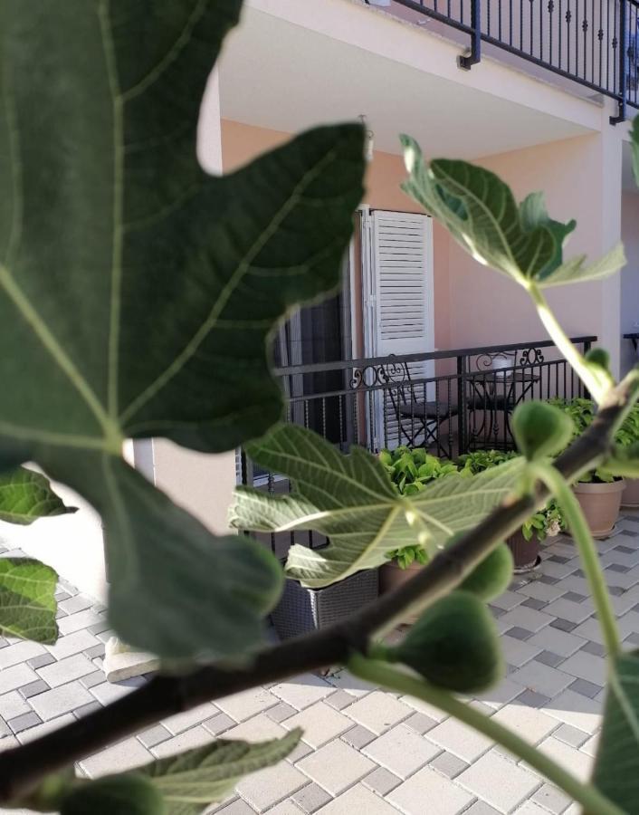 Ena Lägenhet Turanj Exteriör bild